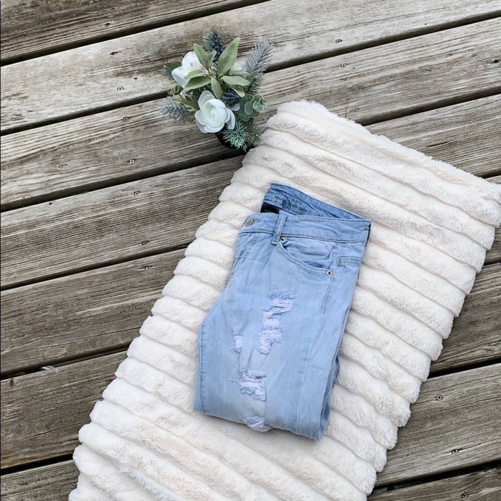 LIGHT BLUE LOW RISE SKINNY JEANS ✨